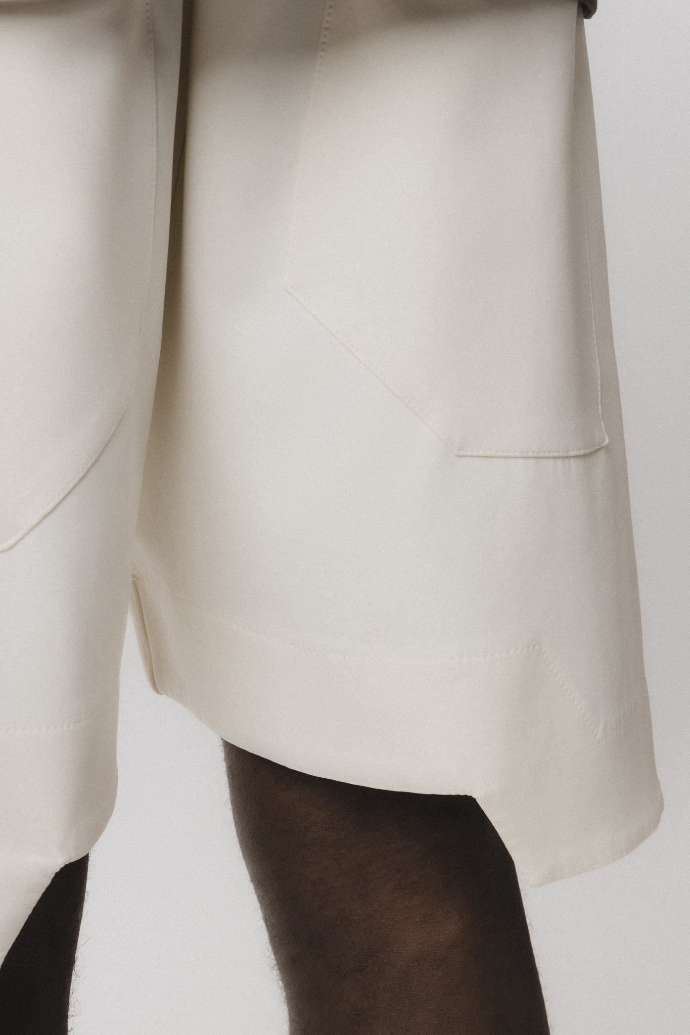 Angular Cut Shorts Cream